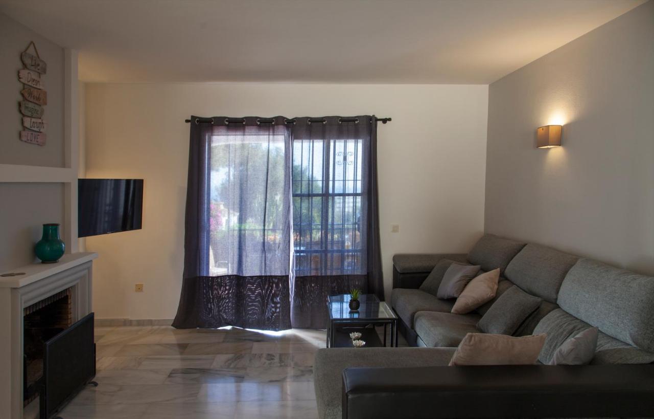 Agradable Adosado Con Piscina La Hidalga Benalmádena Exterior foto