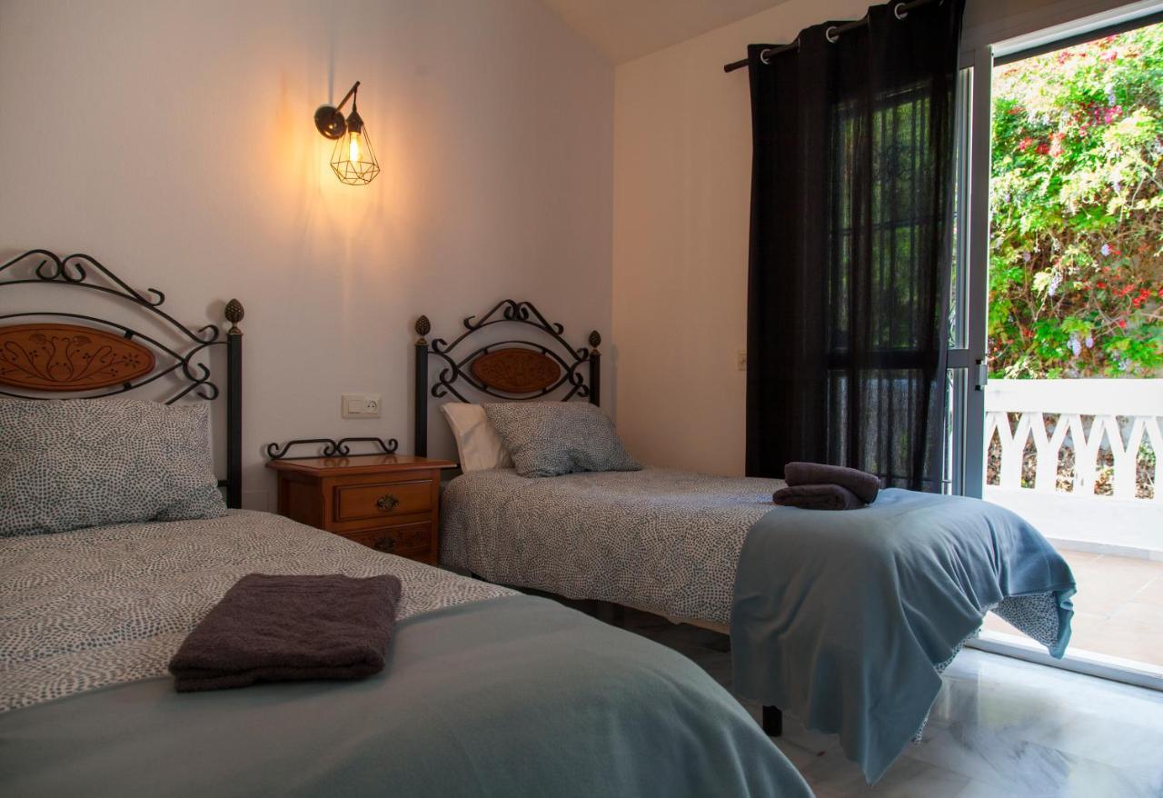 Agradable Adosado Con Piscina La Hidalga Benalmádena Exterior foto