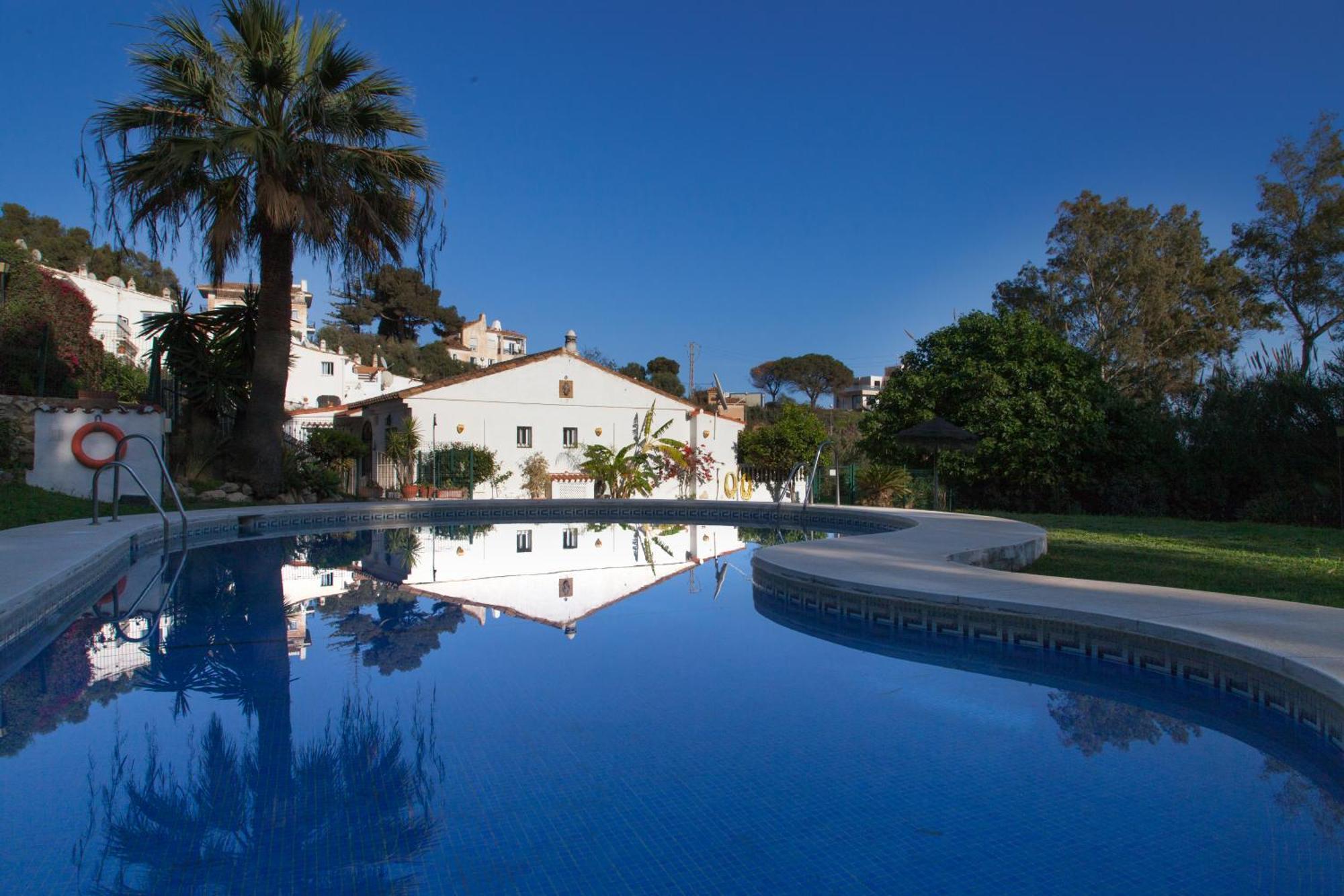 Agradable Adosado Con Piscina La Hidalga Benalmádena Exterior foto